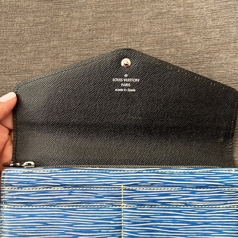 LOUIS VUITTON Epi blue Sarah Wallet - Picture 3 of 11
